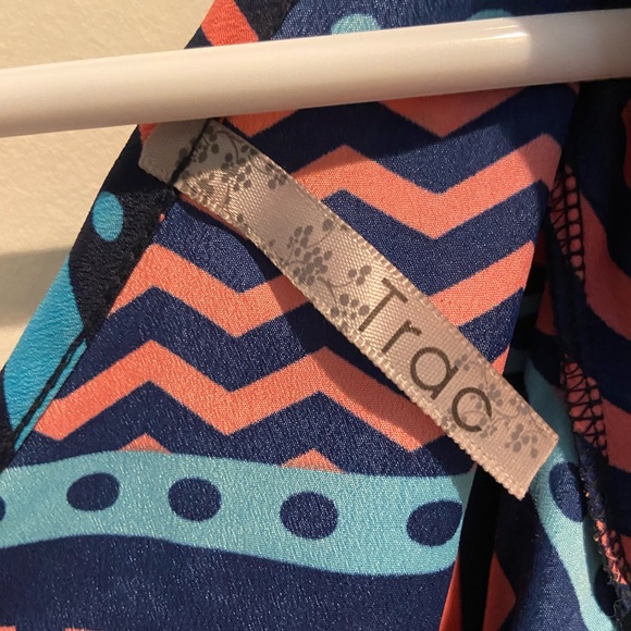 Colorful dress! - Picture 3 of 4